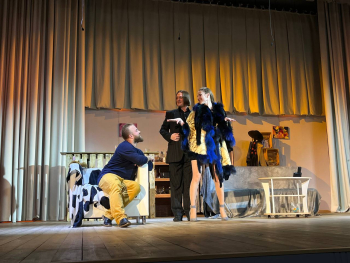 Эксцентричная комедия «Кушать подано» от народного театрального коллектива «СМОЛТ» вновь покорила сцену