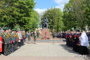 Митинг-реквием и церемония возложения цветов у памятника погибшим воинам и партизанам состоялись в Сморгони