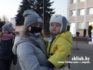 В Сморгони зажгли огоньки на главной ёлке города
