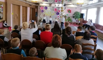 Праздничная концертная программа &quot;Мамины руки и руки отца&quot;