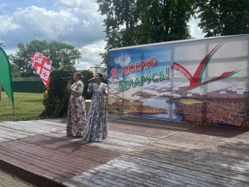 Программа с элементами театрализации при участии артистов Сморгонского любительского театра «СМОЛТ»
