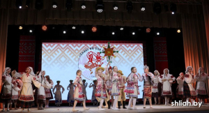 Свята рытму і традыцый: «Скокі ва ўсе бокі» аб’ядналі сотні танцораў з вобласці ў Смаргоні