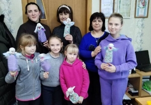 В рамках благотворительной акции &quot;От всей души&quot; в филиале «Районный Дом ремёсел» прошёл мастер-класс для детей и взрослых