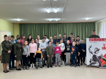 Концертная программа «Будем в памяти хранить..»