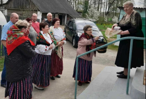 У Сінькоўскім Доме культуры аднавілі абрад &quot;Валоўнікі&quot; і павіншавалі вяскоўцаў з Вялікаднем