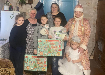 Специалисты Жодишковского Дома культуры поздравили детей из семьи Кравцовых в рамках акции «Наши дети»