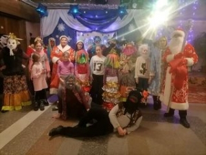«Весело встречаем старый Новый год»
