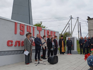 Митинги-реквиемы в честь 80-летия Победы объединили поколения у памятников героям