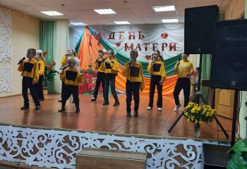 Праздничный концерт &quot;Почёт тем , кто дарит жизнь&quot;