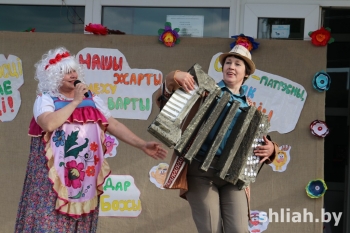 На свяце гумару &quot;Крэўскія жарты” – “замежныя артысты” і парад крэўскіх драндулетаў